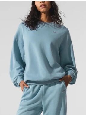 ALO Yoga Women’s Accolade Crewneck Pullover Sweatshirt in Celestial Blue XL